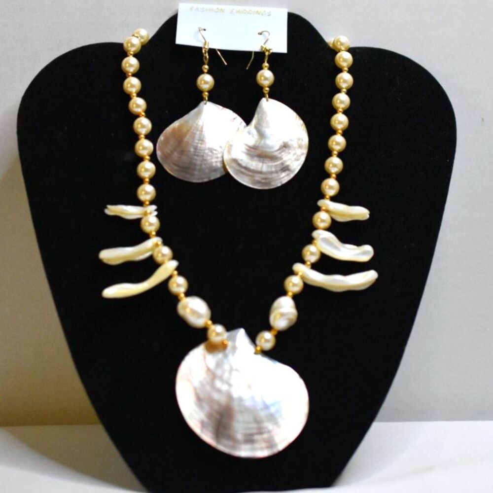 NIP Thrilling Iridescent Mother Of Pearl Shells 3" Earrings 23" Pendant Necklace